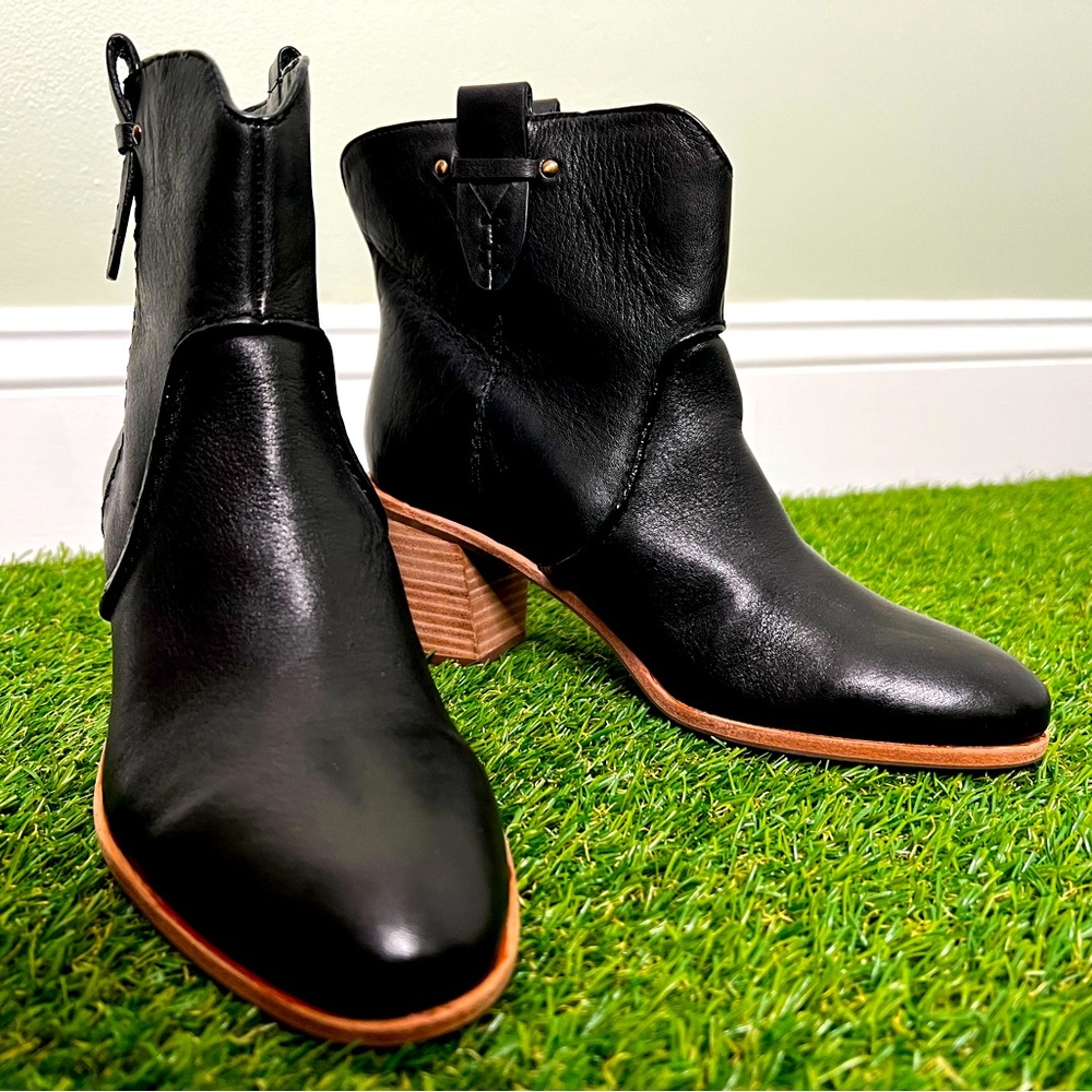Bass & Co Sophia Black Leather Pull On Booties